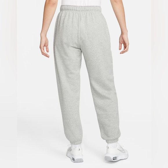 Nike Club Fleece Unisex Mid-Rise Oversized Sweatpants Grey Heather Size Medium - Picture 4 of 13